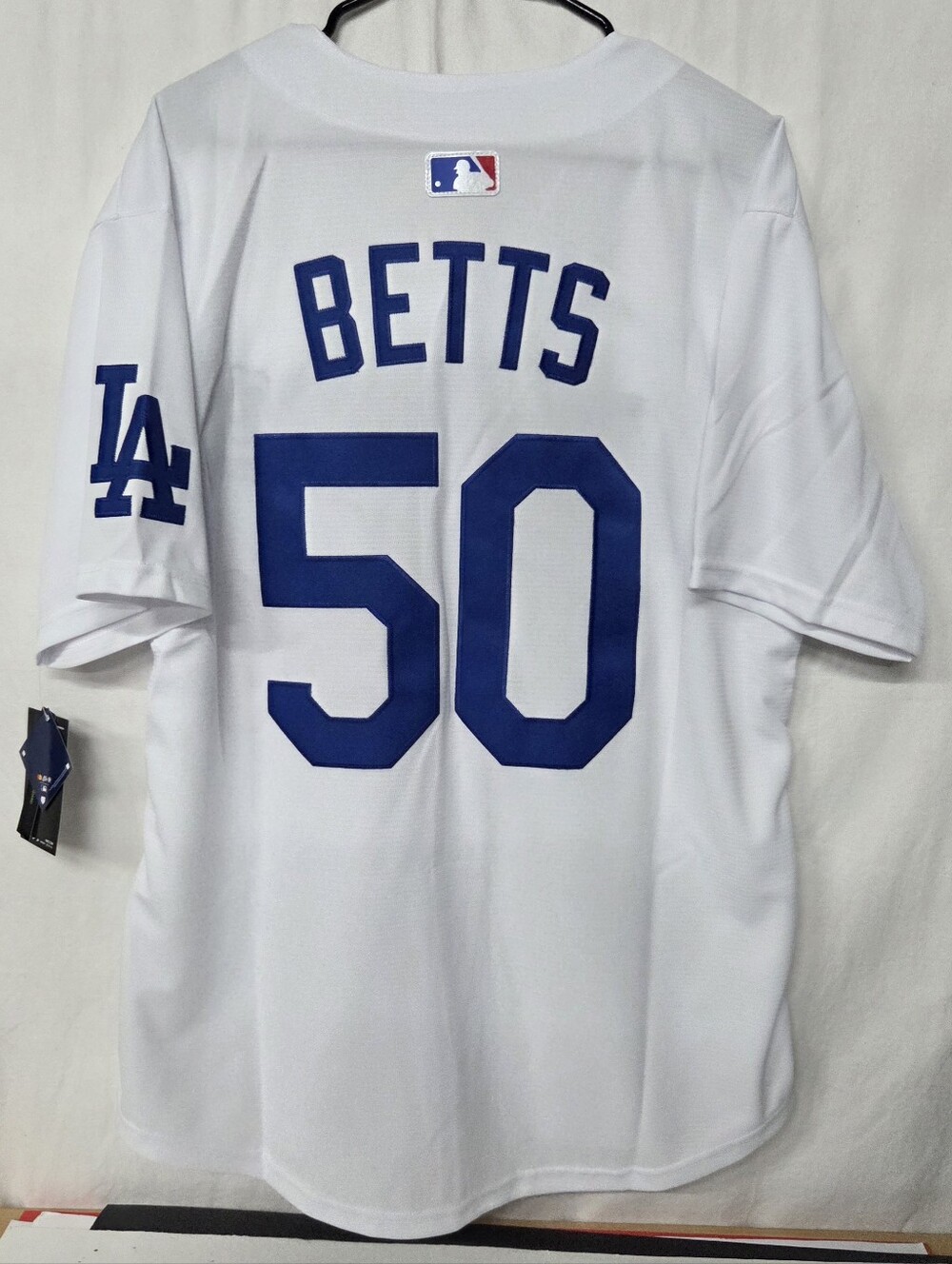 Nike Men's Los Angeles Dodgers Mookie Betts #50 White Home Stadium Jersey - Picture 2 of 9